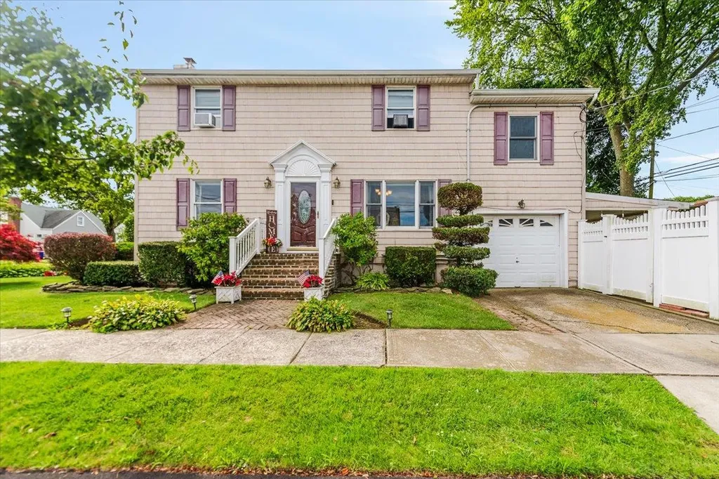 101 Lido Parkway Lindenhurst NY 11757