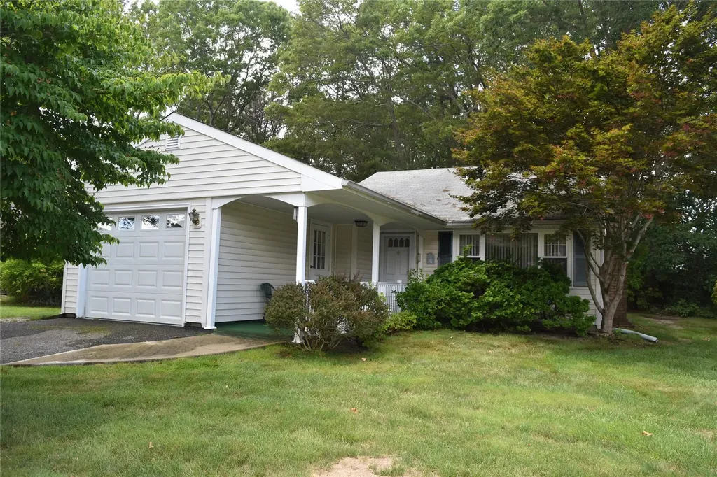 193 Berkshire Drive Ridge NY 11961