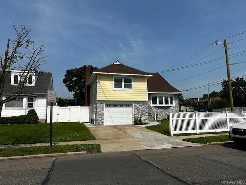 558 Oxford Road Cedarhurst NY 11516