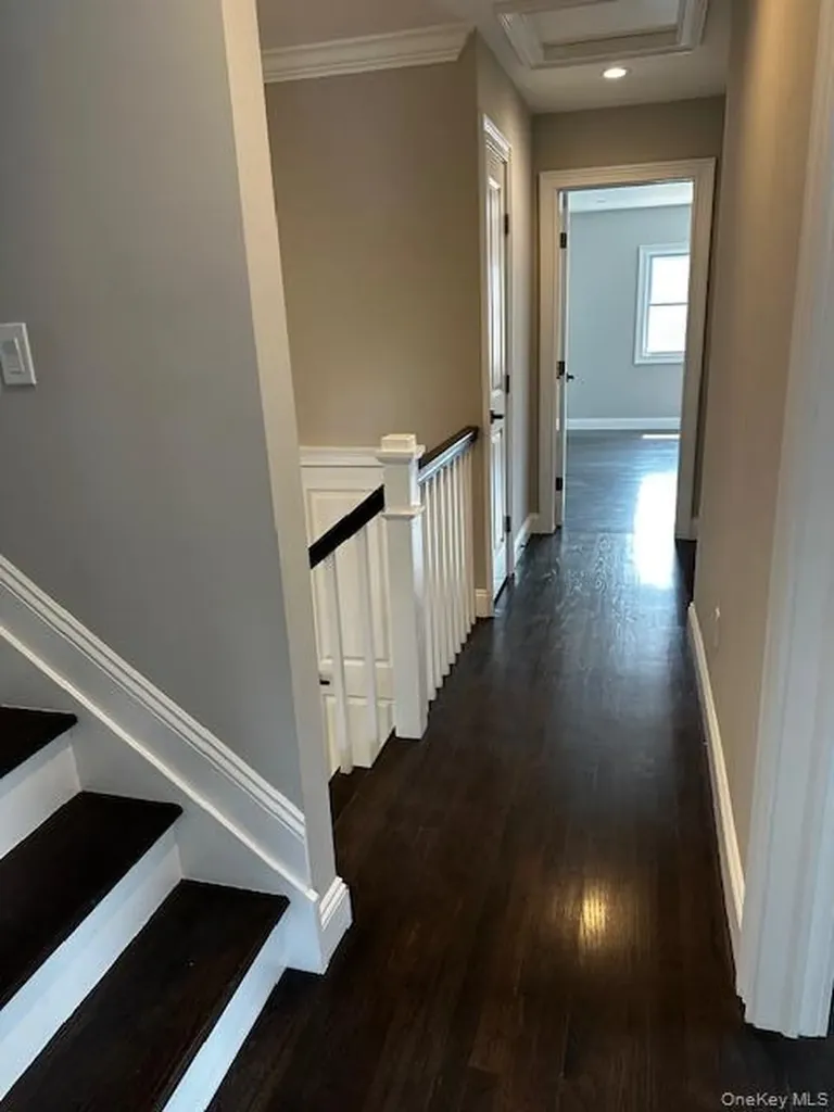 558 Oxford Road Cedarhurst NY 11516
