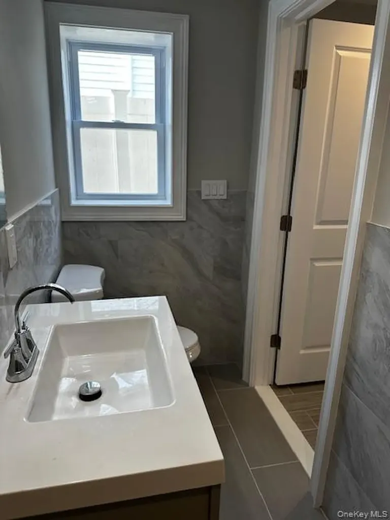 558 Oxford Road Cedarhurst NY 11516