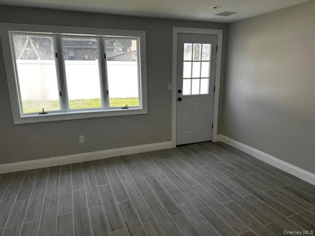 558 Oxford Road Cedarhurst NY 11516