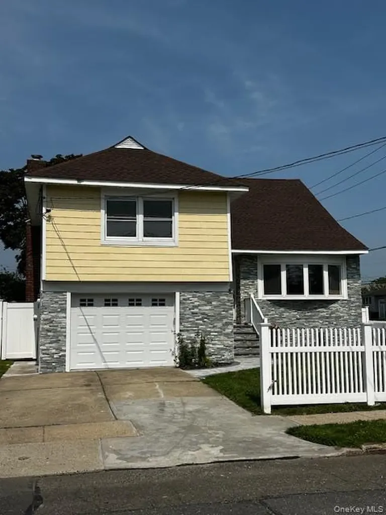 558 Oxford Road Cedarhurst NY 11516