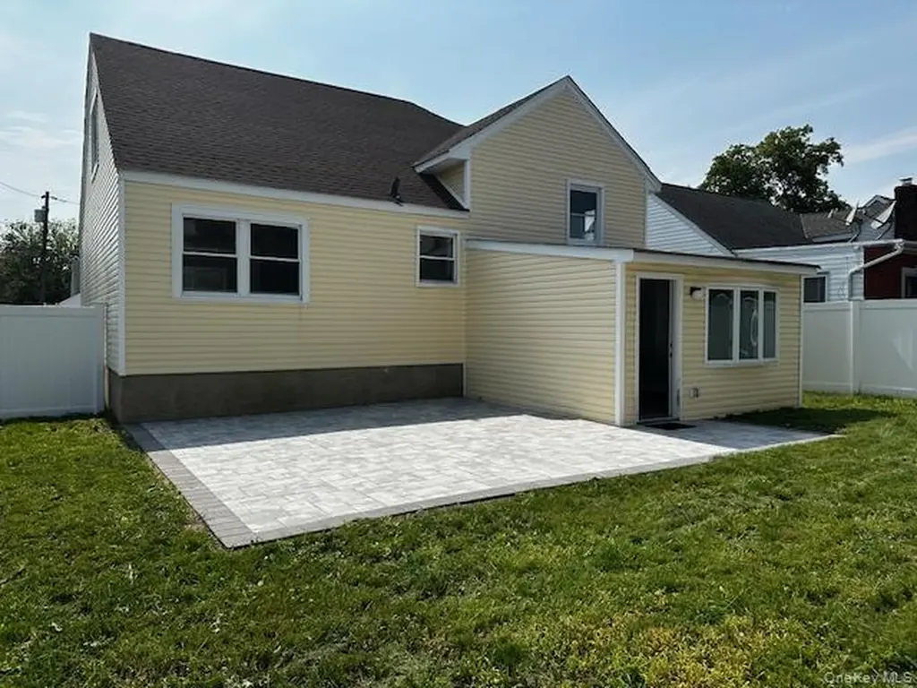 558 Oxford Road Cedarhurst NY 11516
