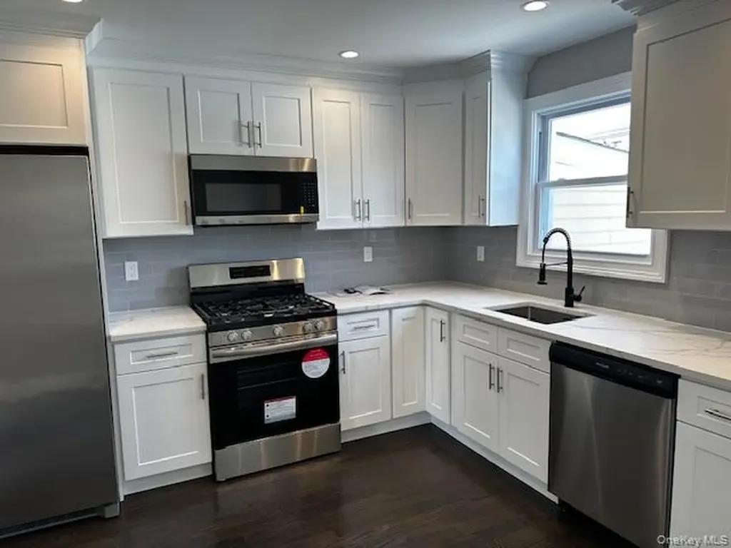 558 Oxford Road Cedarhurst NY 11516