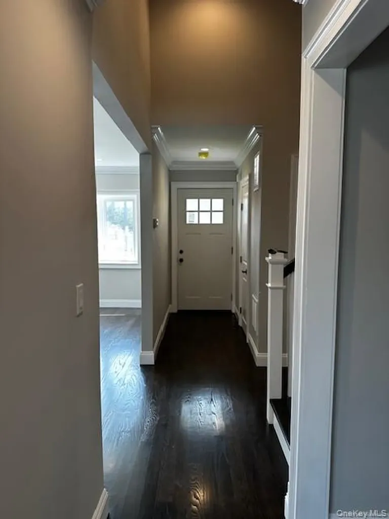 558 Oxford Road Cedarhurst NY 11516