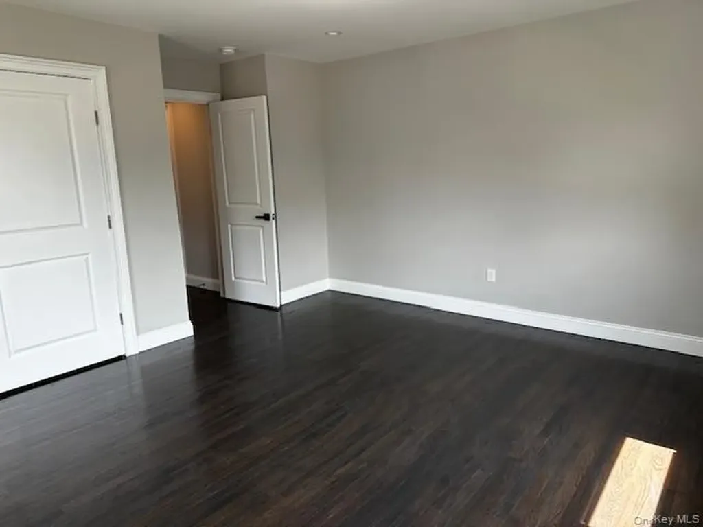 558 Oxford Road Cedarhurst NY 11516