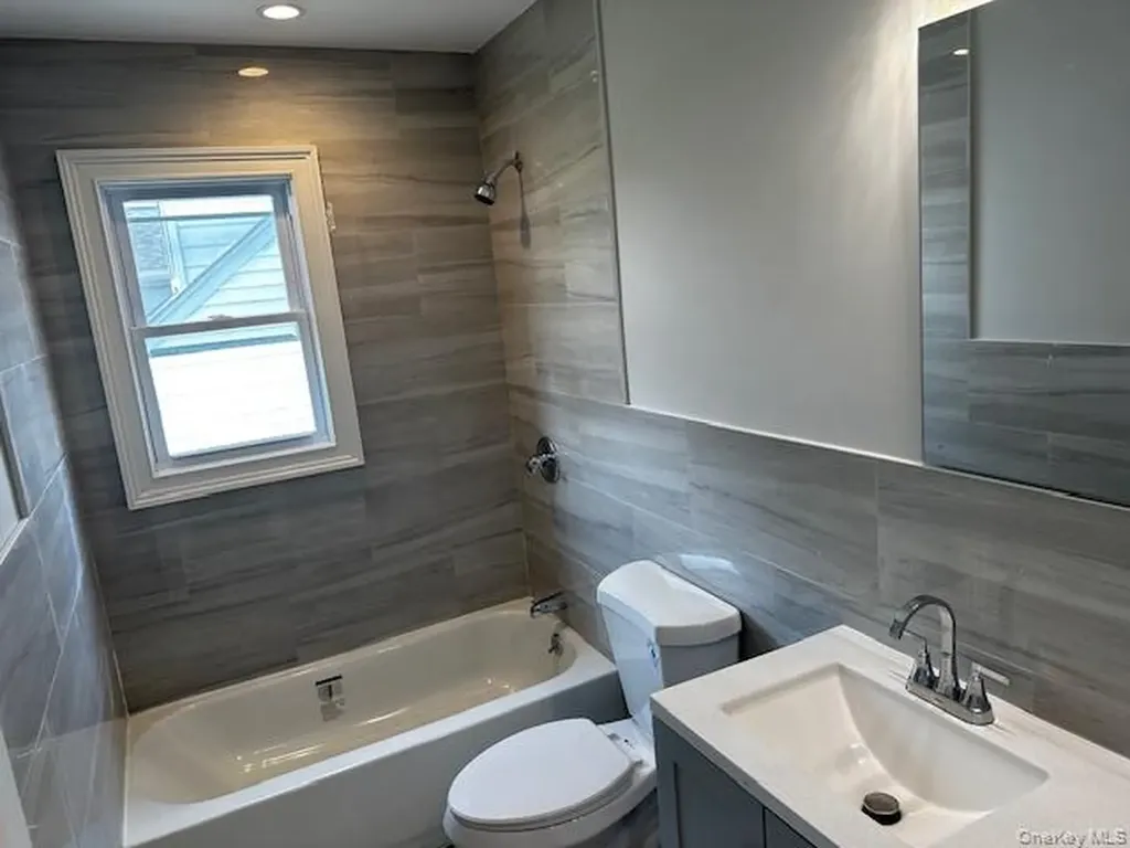 558 Oxford Road Cedarhurst NY 11516