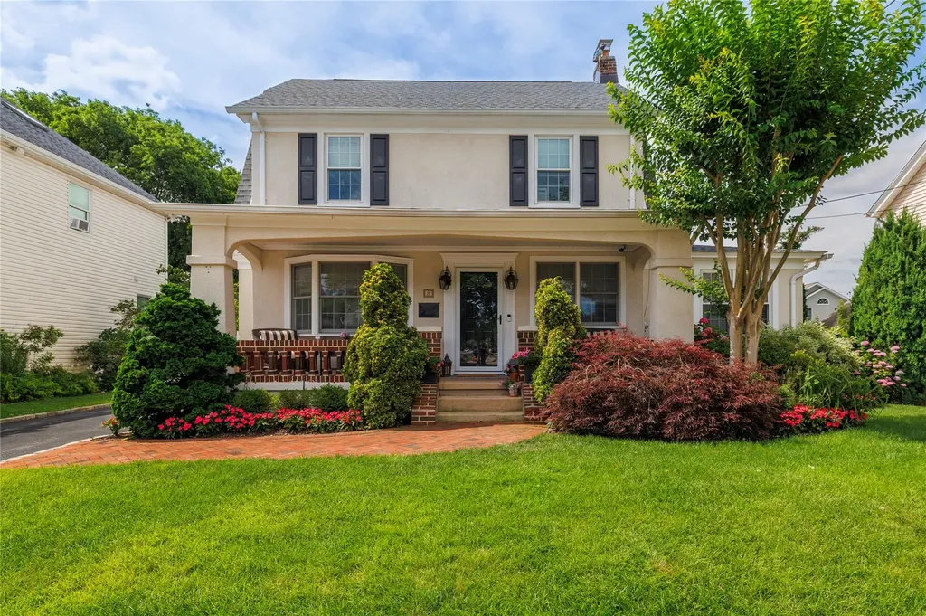 8 Windsor Place Lynbrook NY 11563
