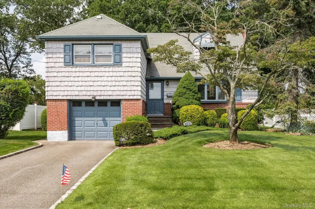 19 Parkview Circle Bethpage NY 11714