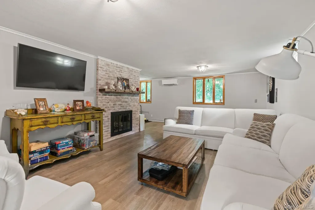 14 Thorman Lane Huntington NY 11743