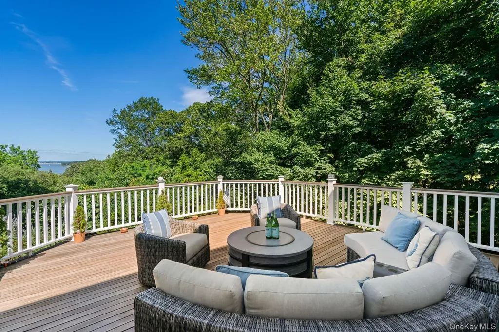 14 Thorman Lane Huntington NY 11743