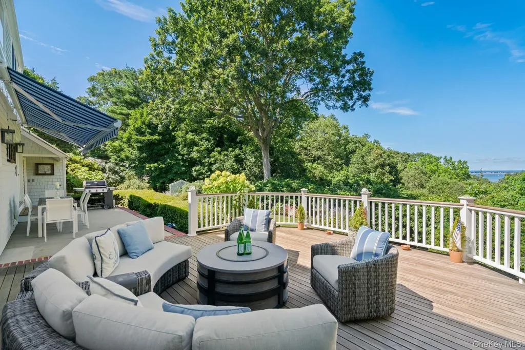 14 Thorman Lane Huntington NY 11743