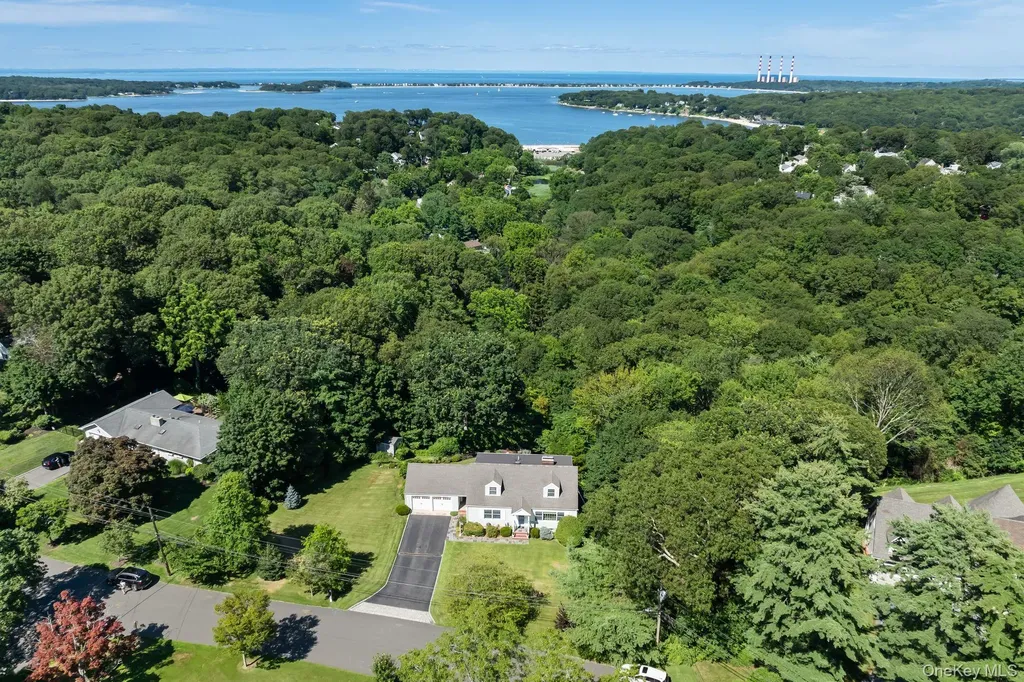 14 Thorman Lane Huntington NY 11743
