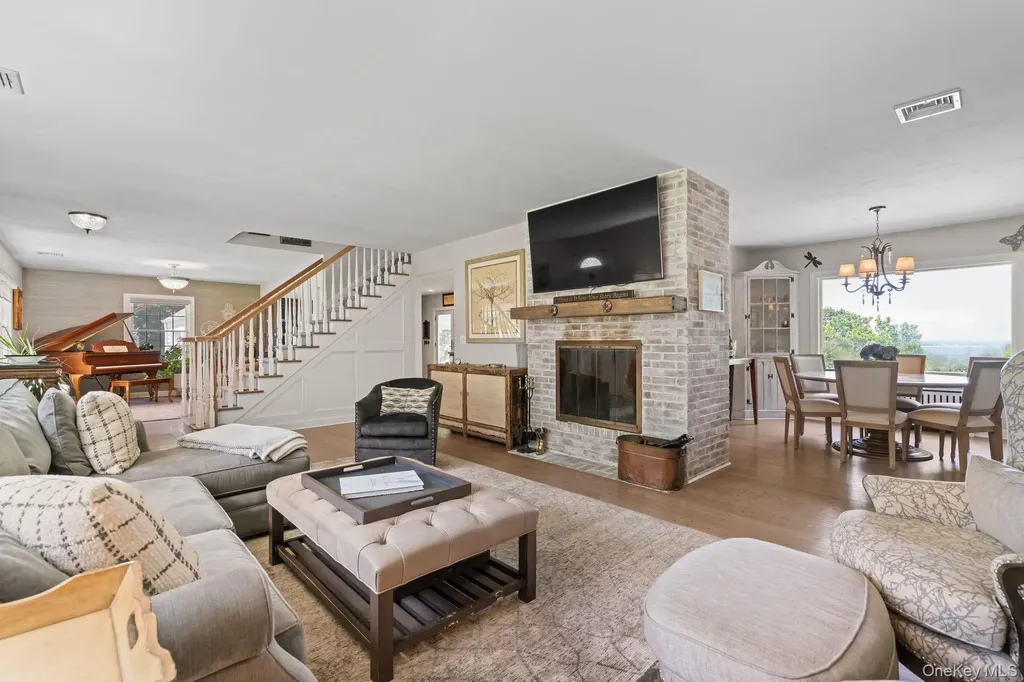 14 Thorman Lane Huntington NY 11743