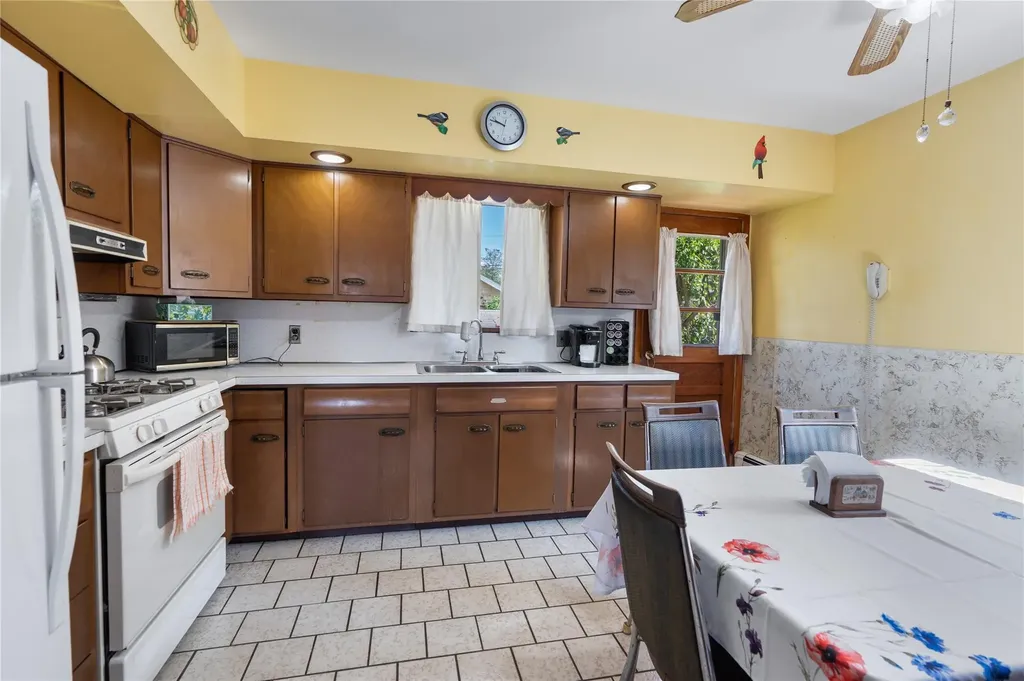 220 Bleloch Avenue Peekskill NY 10566
