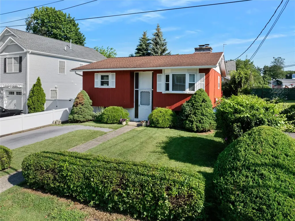 220 Bleloch Avenue Peekskill NY 10566