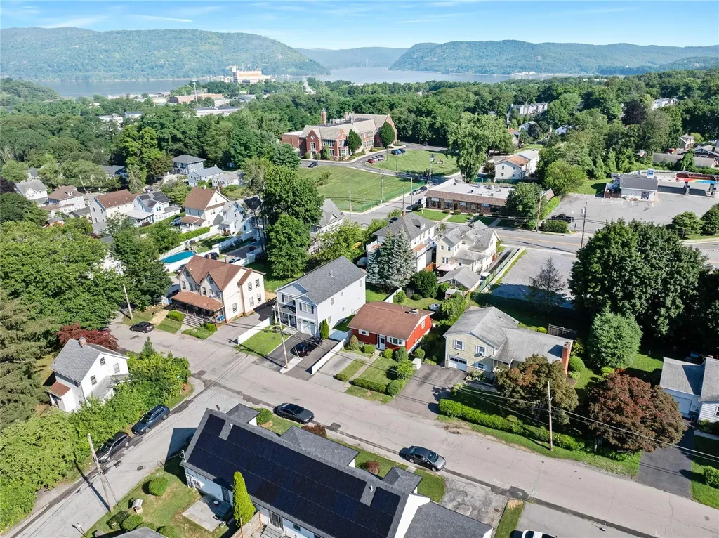 220 Bleloch Avenue Peekskill NY 10566