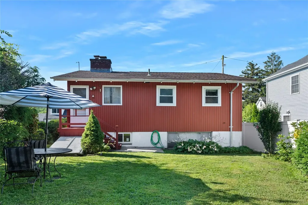 220 Bleloch Avenue Peekskill NY 10566