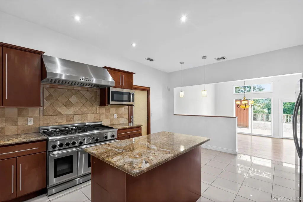 21 Hillside Court Suffern NY 10901