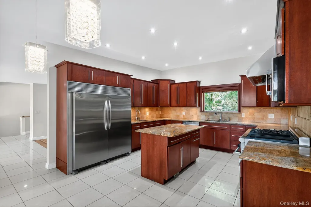 21 Hillside Court Suffern NY 10901
