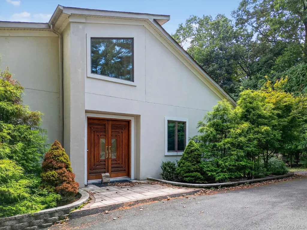 21 Hillside Court Suffern NY 10901