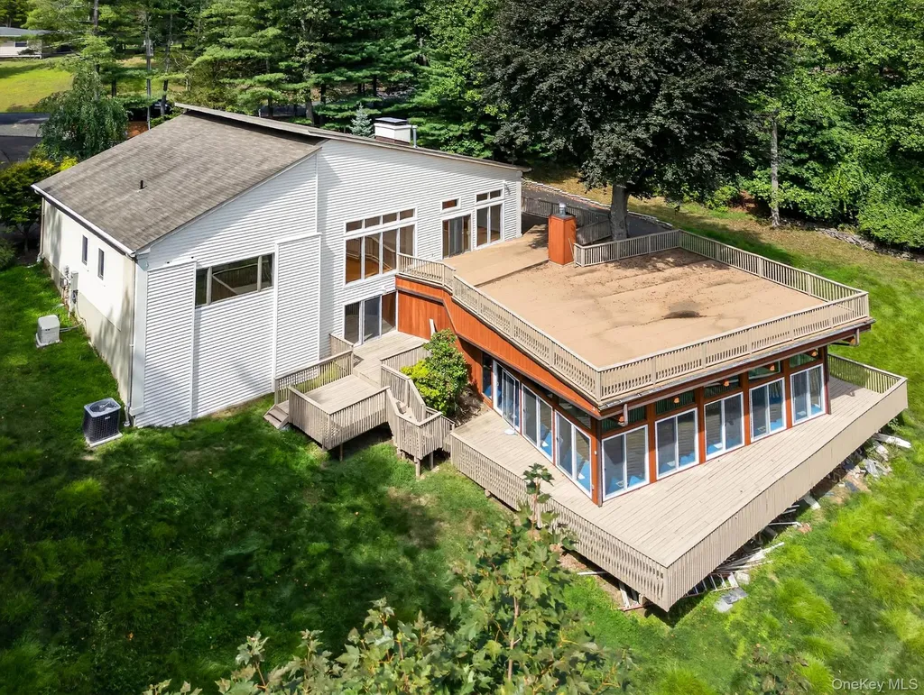 21 Hillside Court Suffern NY 10901