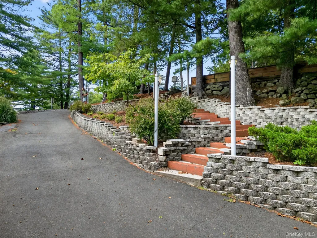 21 Hillside Court Suffern NY 10901