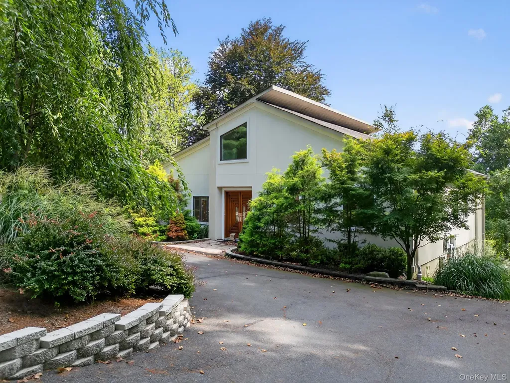 21 Hillside Court Suffern NY 10901