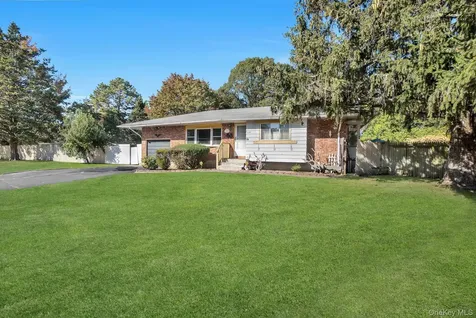 1524 Pine Acres Boulevard Bay Shore NY 11706