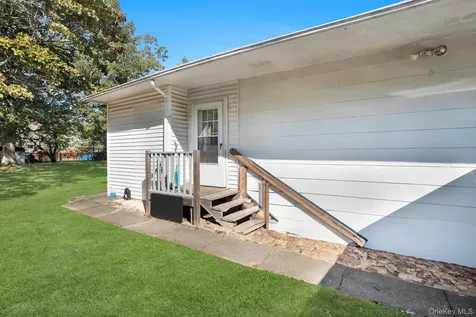 1524 Pine Acres Boulevard Bay Shore NY 11706