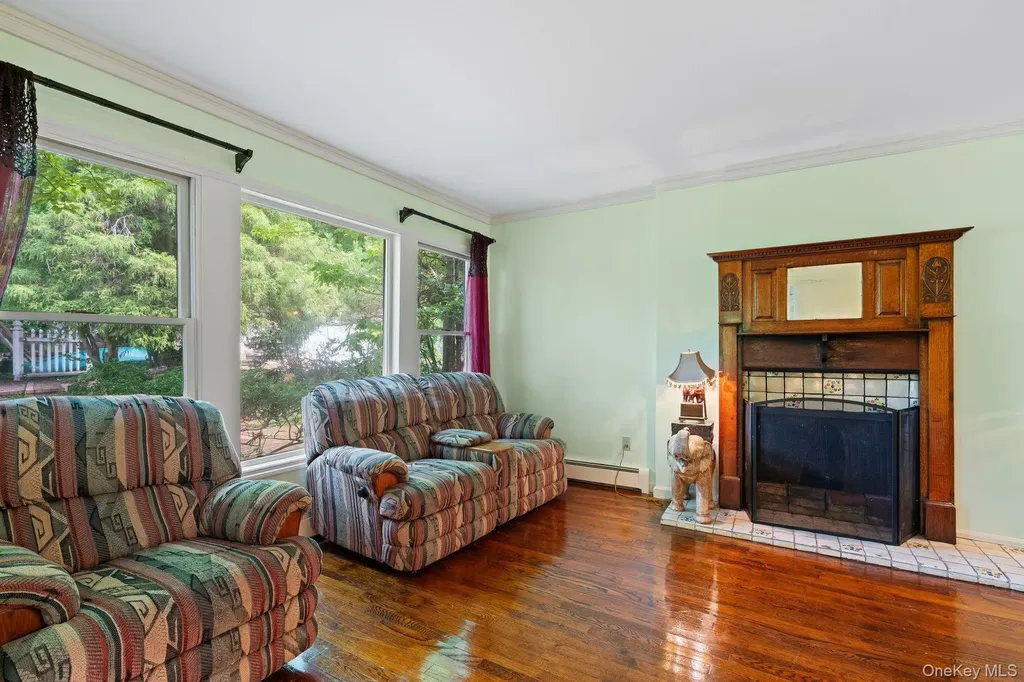 13 Whitney Circle Glen Cove NY 11542