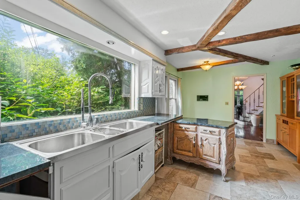 13 Whitney Circle Glen Cove NY 11542