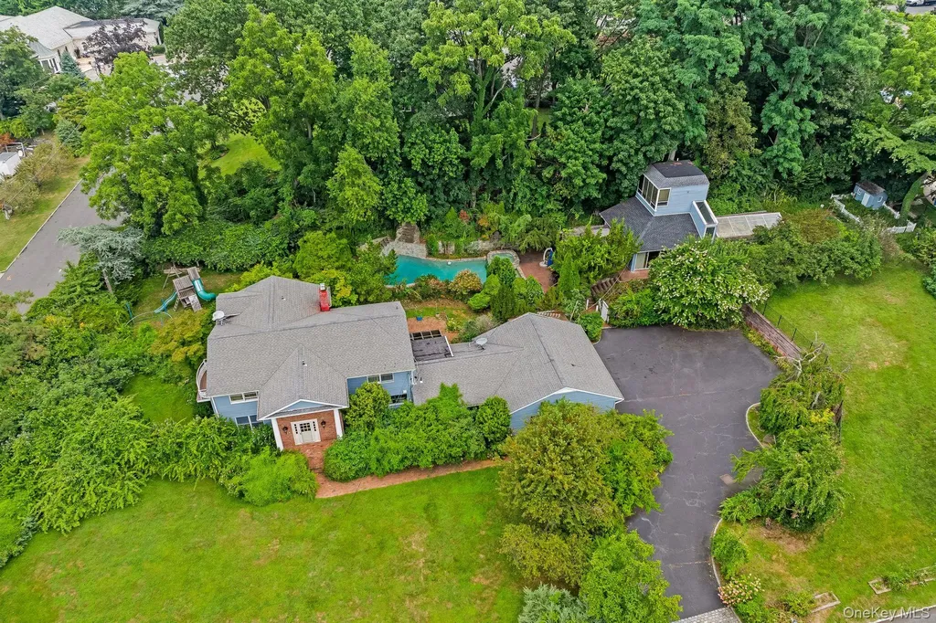 13 Whitney Circle Glen Cove NY 11542