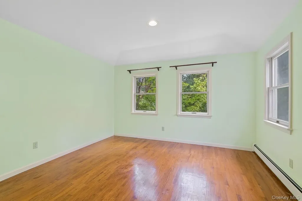 13 Whitney Circle Glen Cove NY 11542