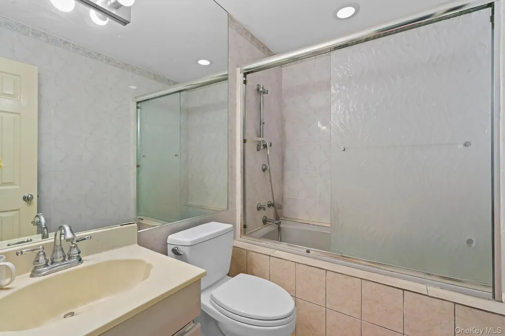13 Whitney Circle Glen Cove NY 11542