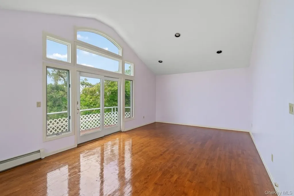13 Whitney Circle Glen Cove NY 11542