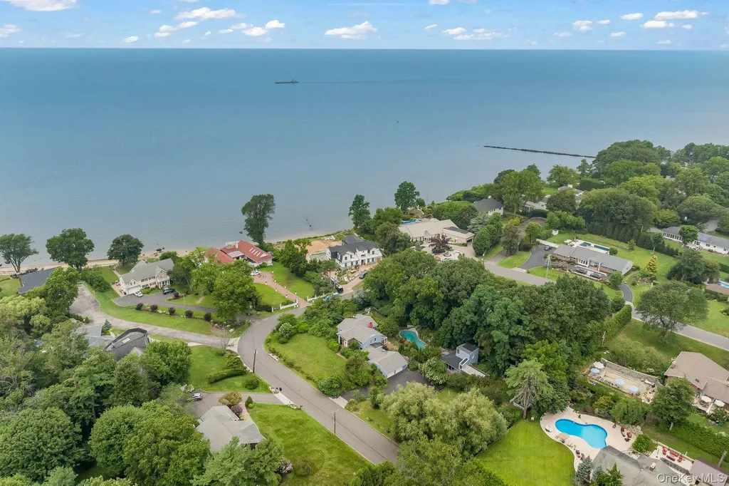 13 Whitney Circle Glen Cove NY 11542