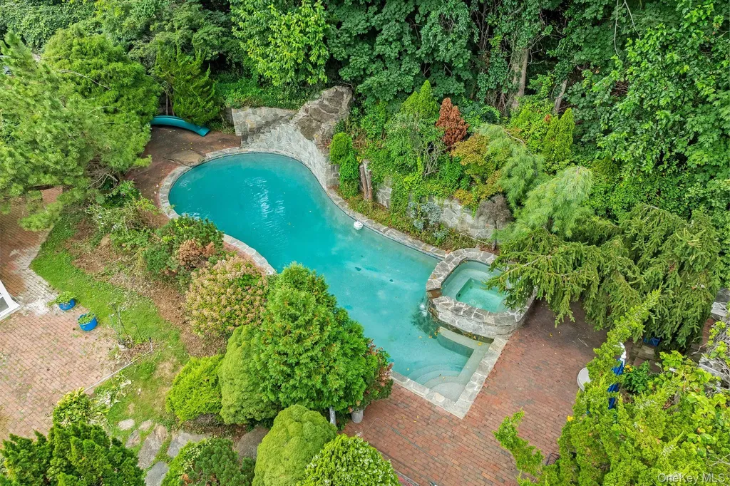 13 Whitney Circle Glen Cove NY 11542