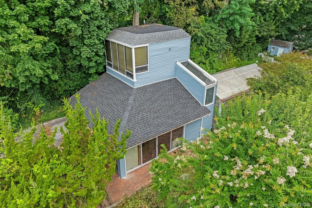 13 Whitney Circle Glen Cove NY 11542