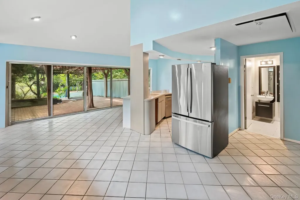 13 Whitney Circle Glen Cove NY 11542