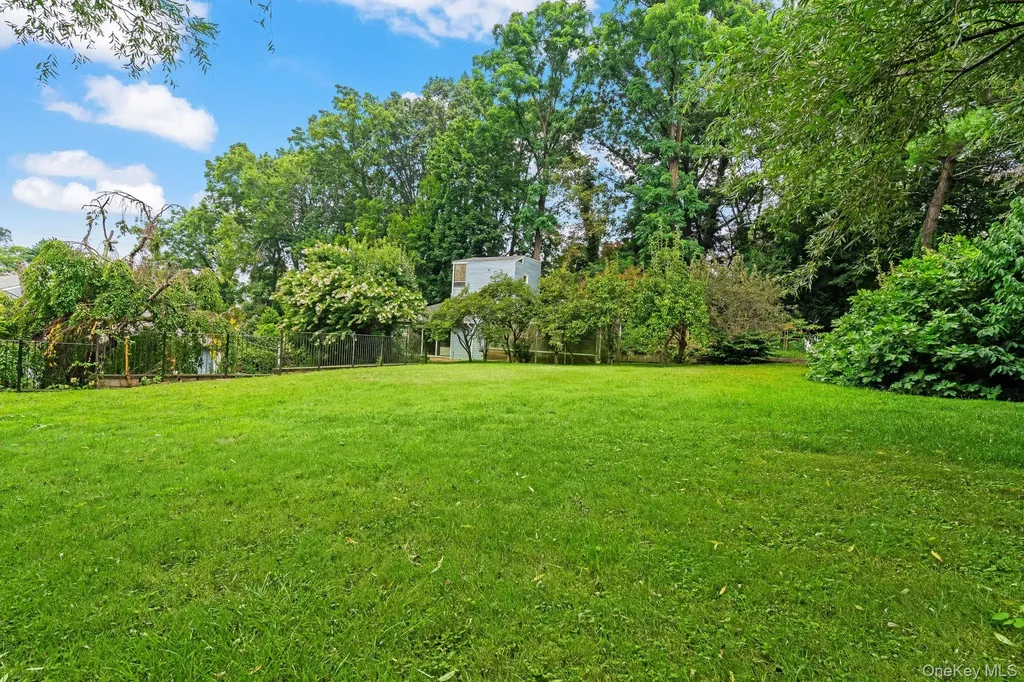 13 Whitney Circle Glen Cove NY 11542