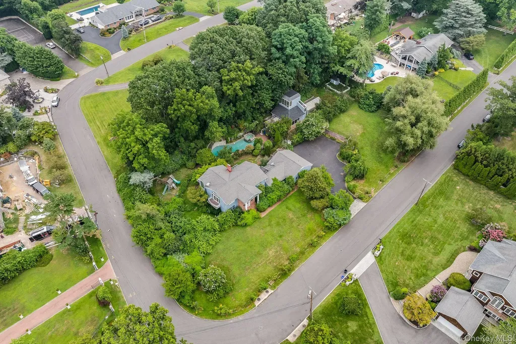 13 Whitney Circle Glen Cove NY 11542
