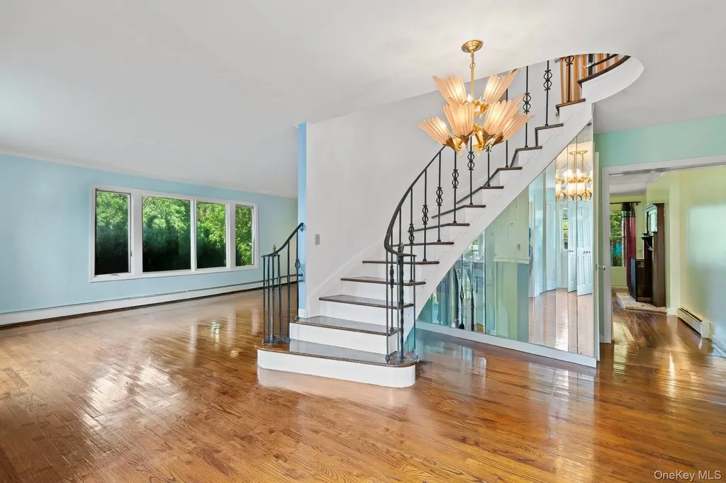 13 Whitney Circle Glen Cove NY 11542
