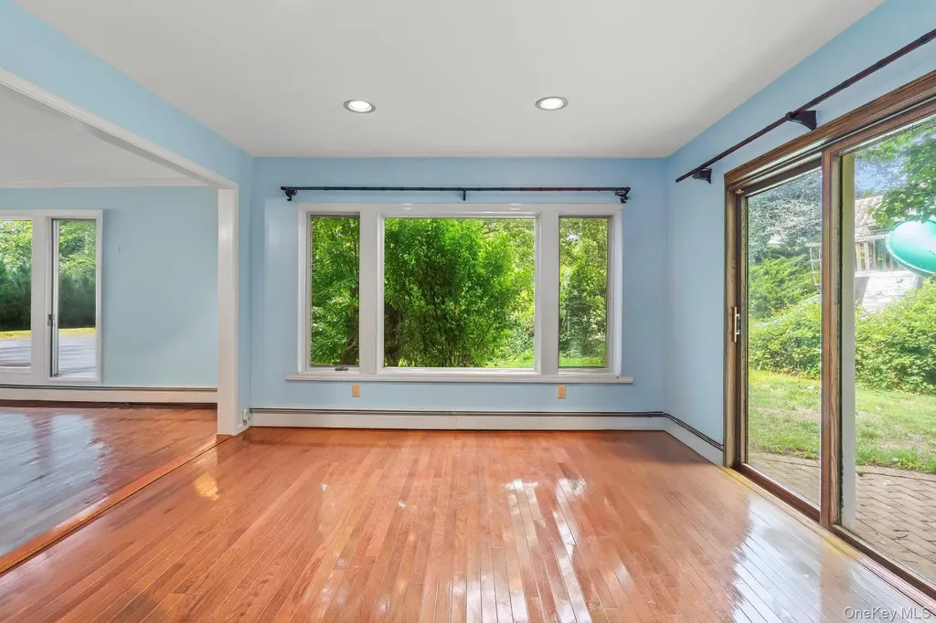 13 Whitney Circle Glen Cove NY 11542