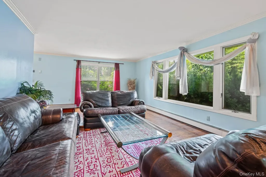 13 Whitney Circle Glen Cove NY 11542