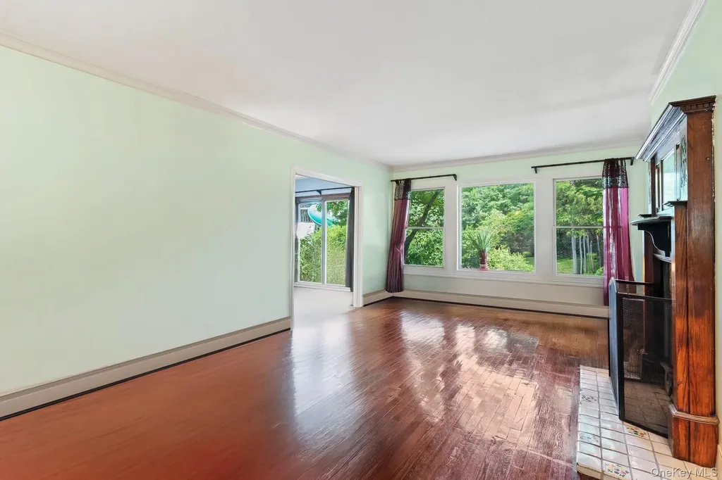 13 Whitney Circle Glen Cove NY 11542