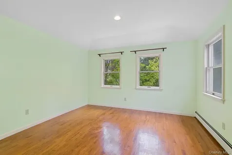 13 Whitney Circle Glen Cove NY 11542