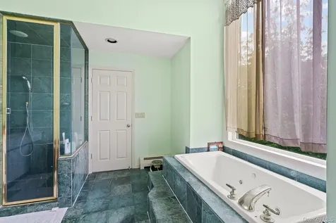 13 Whitney Circle Glen Cove NY 11542