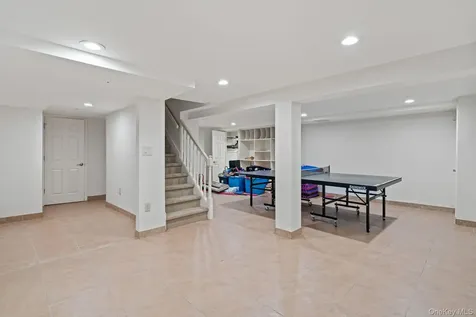 13 Whitney Circle Glen Cove NY 11542